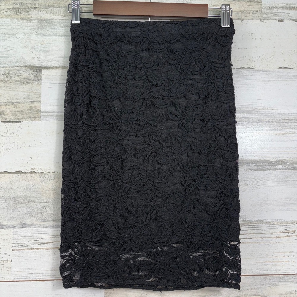 Guess Black Floral Lace Pencil Skirt XS Lined Knee Length‎ Goth Coquette Party